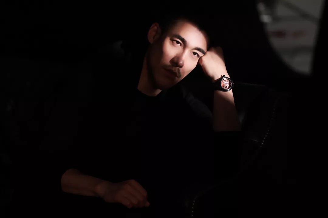 名人都爱昆仑表，为什么选他当代言？