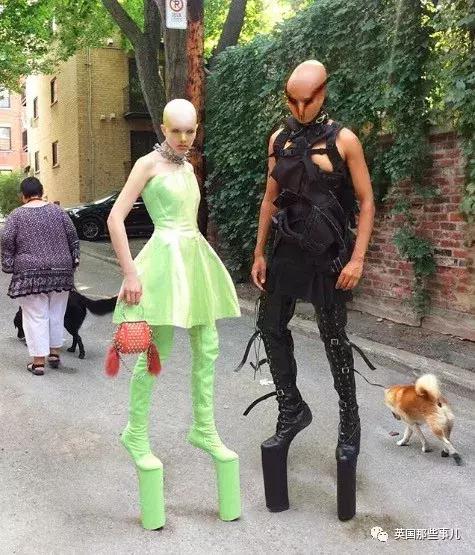 国外最近爆火的鞋子,国外很火的高跟鞋