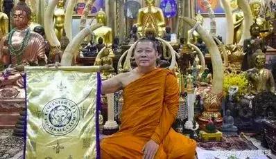 有着一半中国血统，还是英超球队的好老板，他永远地离开了……