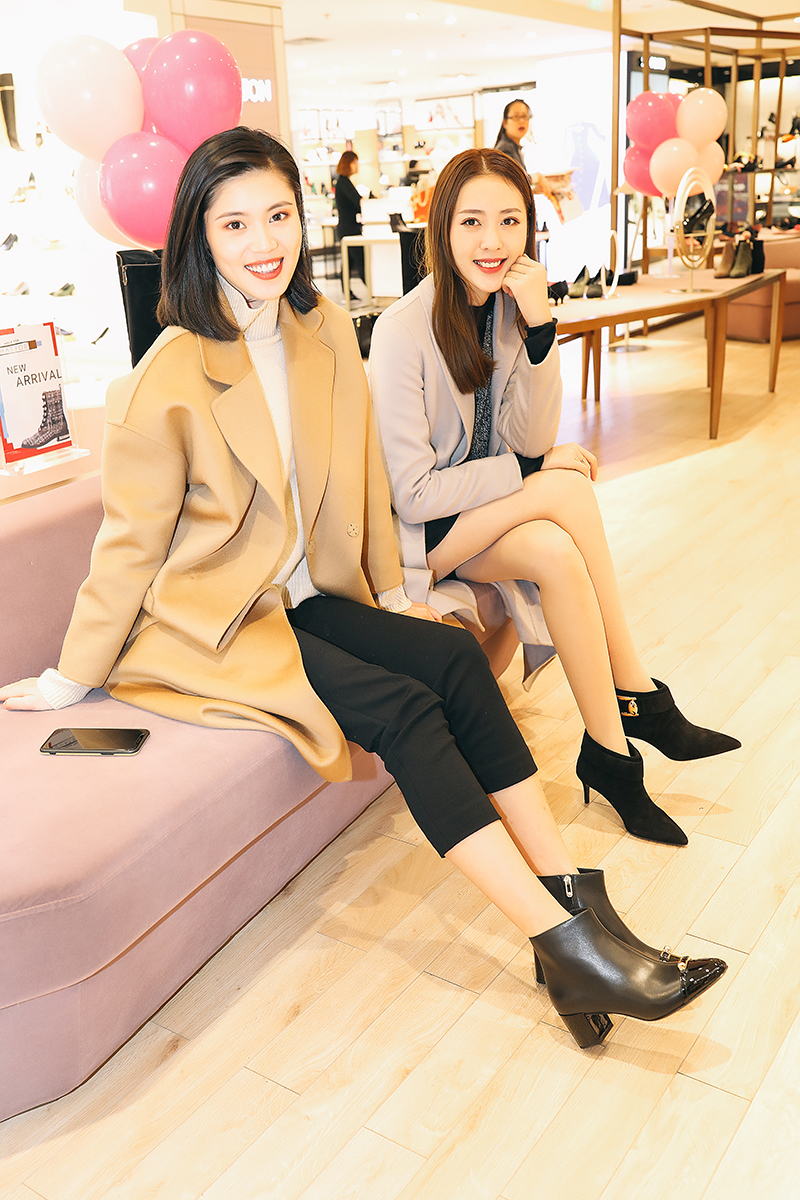 重庆网红打卡解放碑,打卡网红地洪崖洞解放碑