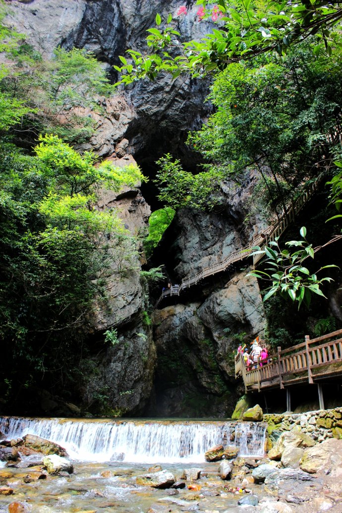天生桥自然成形的石桥,天生桥喀斯特
