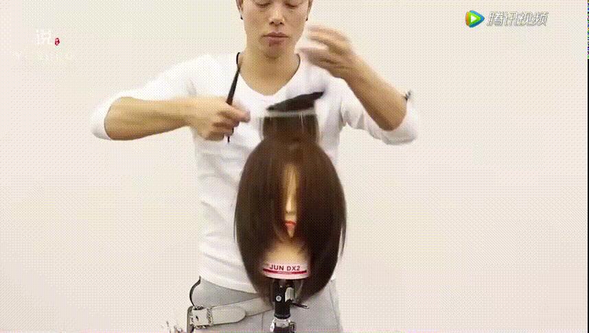 剪发时怎样才能快速弄干净碎发,零基础女士长碎发剪发教程