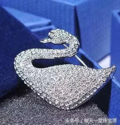 奢华珠宝与施华洛世奇水晶,锆石和施华洛世奇水晶哪个值钱