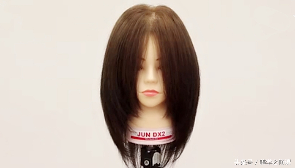 剪发时怎样才能快速弄干净碎发,零基础女士长碎发剪发教程