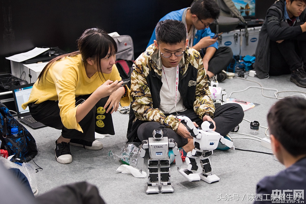 陕西这所大学走出了四个冠军,西安交大对阵清华大学