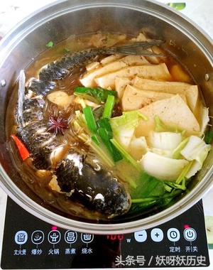 草鱼的家常做法炖鱼不放辣不放酒,郫县豆瓣酱炖鱼家常做法