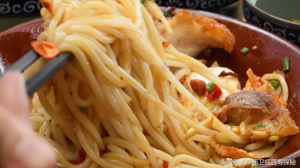 广西人吃粉是按吨算的！桂林兴安这碗米粉好吃得要紧！点进来尝尝