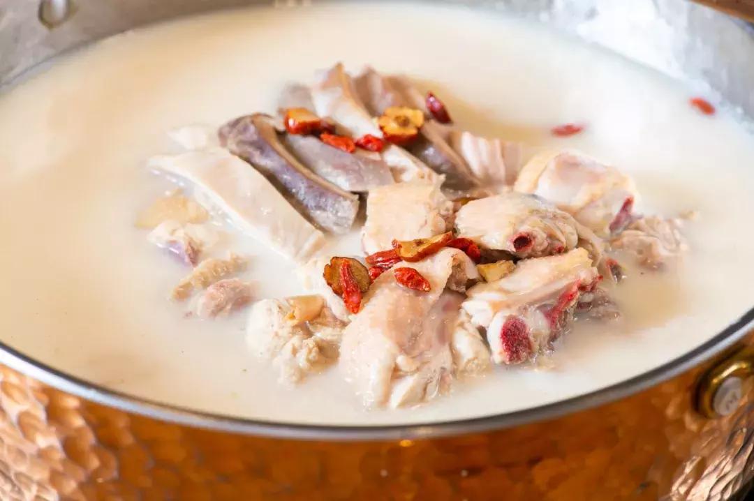 逆天！魔都这家“火锅界Cartier”按身高差打折，差的越多越便宜