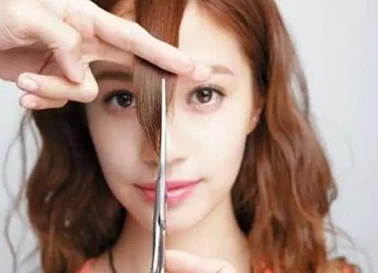 留学生有一种无法言说的「痛」叫做：“我在国外剪了个头发”