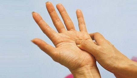 头皮麻是什么病的前兆血压高,颈椎病引起头皮麻