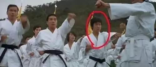 为什么李小龙是武坛奇人,李小龙因为什么而成为演员