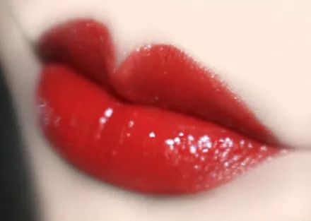 欧莱雅的口红哪款跟迪奥999相似,欧莱雅口红哪个颜色最显白