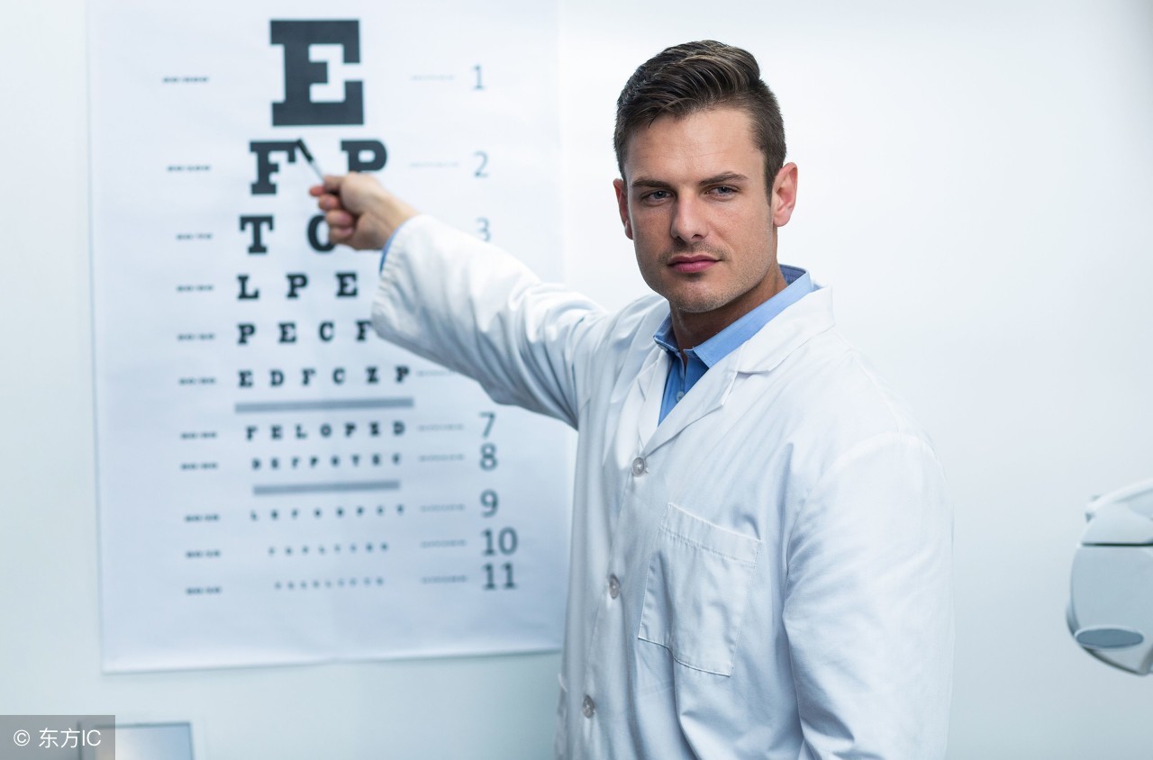 9岁女孩从近视变“老花”，原来又是妈妈在家当“神医”