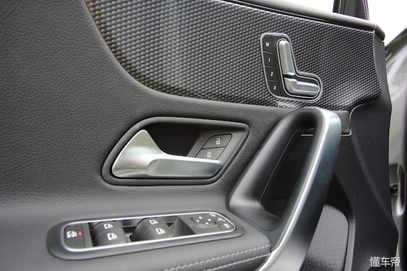 奔驰a200掀背车,试驾车解析