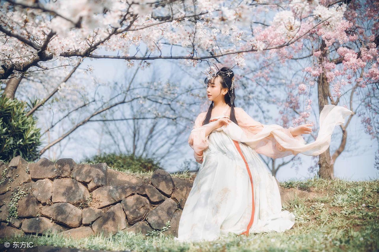 女生给你发信息只是想有个回应,女生给你发这些信息是表示喜欢你