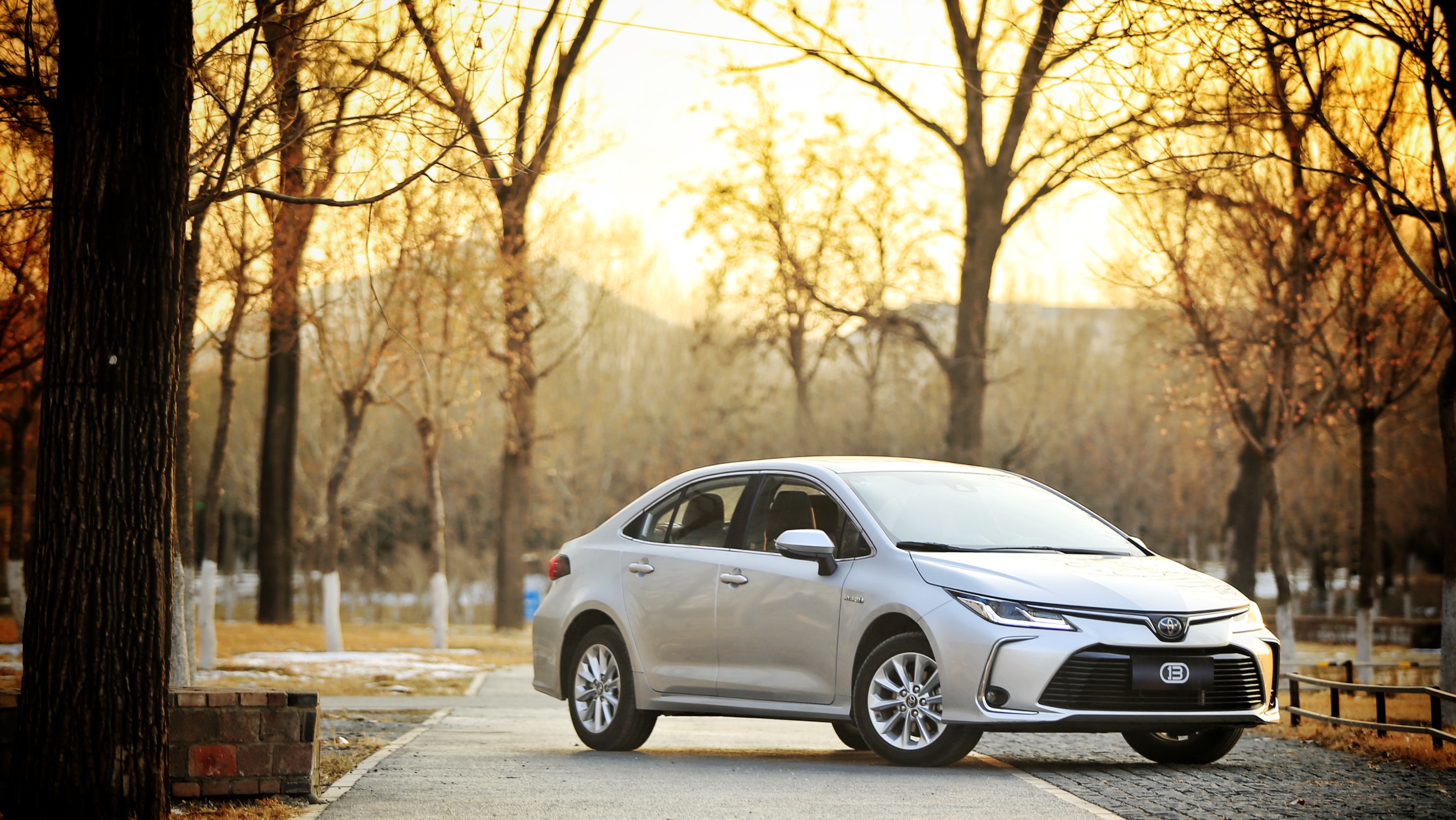 2020款卡罗拉双擎精英版试驾视频,卡罗拉双擎天青石2019款试驾