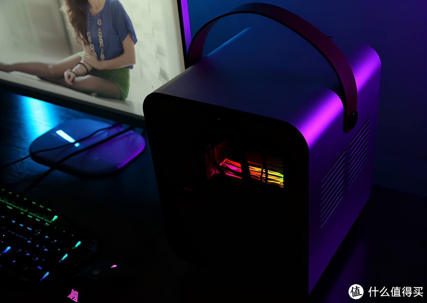 一台可以玩大型游戏的主机,可以拎起来的电脑主机