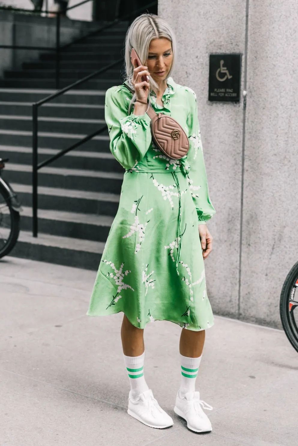 别再露脚踝了,今冬不流行露脚踝了露袜才更时髦