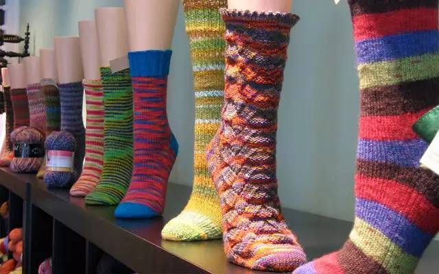 汗脚容易干裂吗,汗脚突然变干脚裂口什么原因