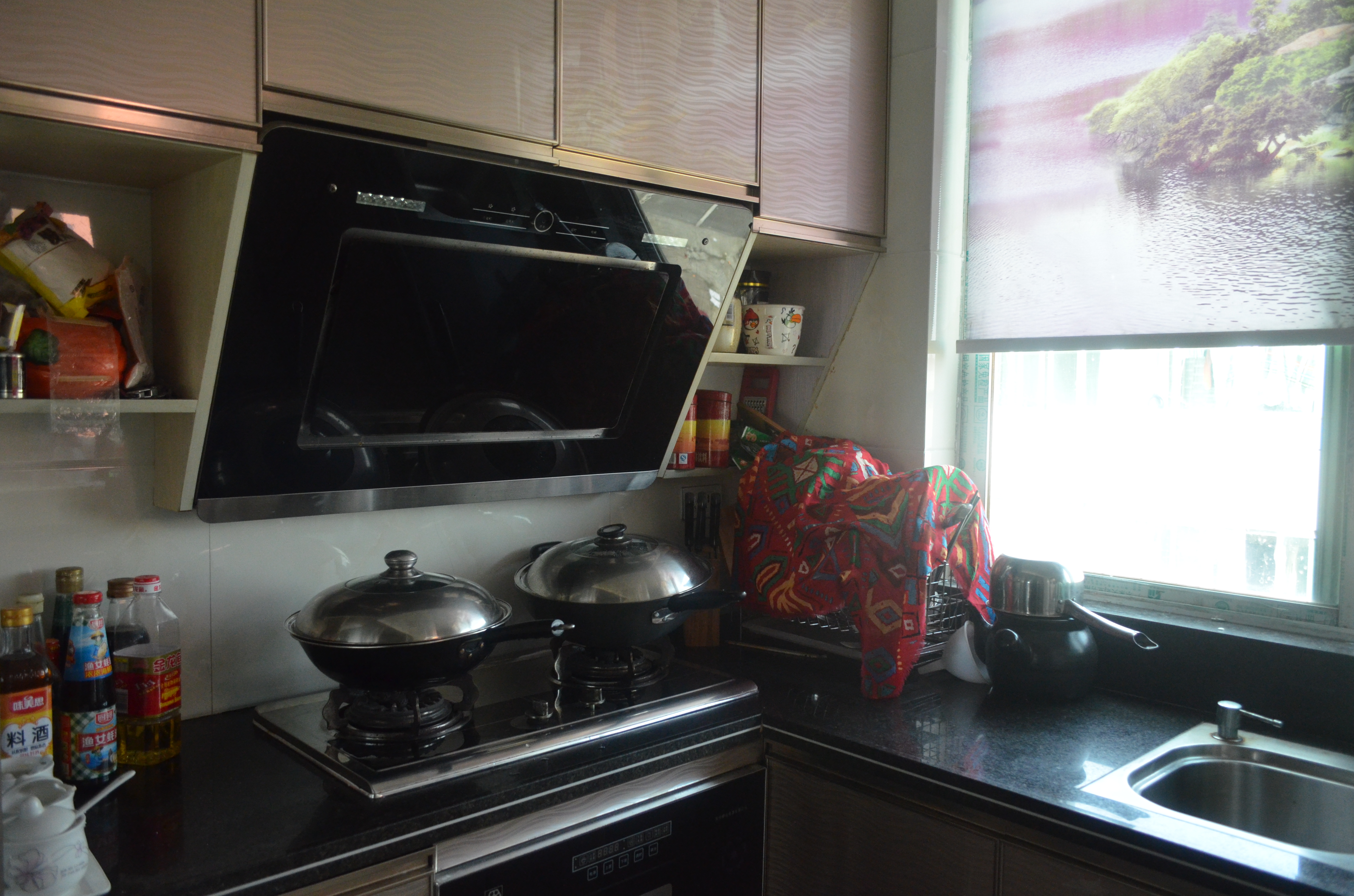 厨房没有烧饭有强烈油烟味怎么办,厨房里油烟味很重怎样解决