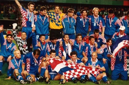 作为一个足球迷应该关注哪些球赛,一个合格的足球迷应该具备什么