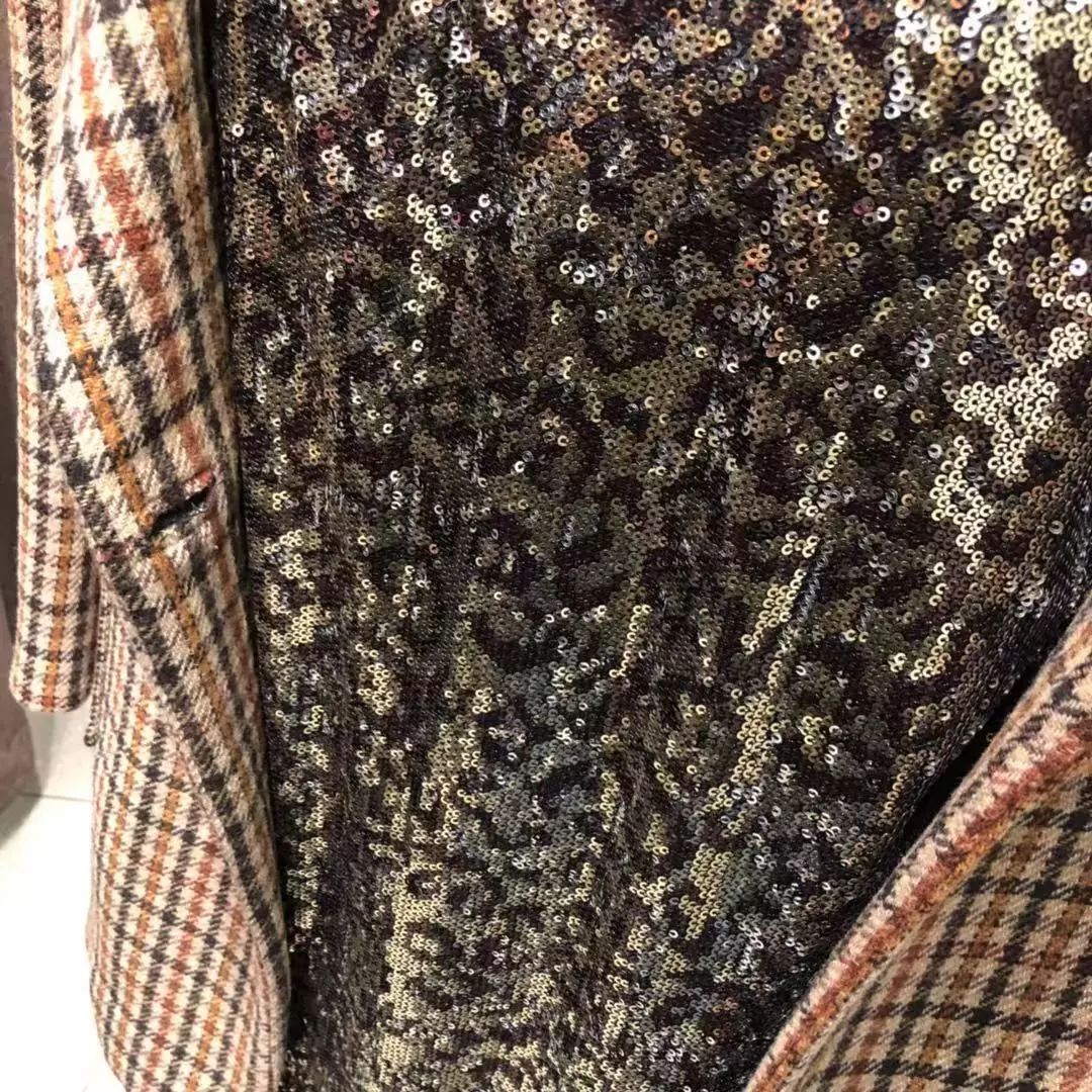 我带身高155的同事来到童装部，结果她逛疯了……