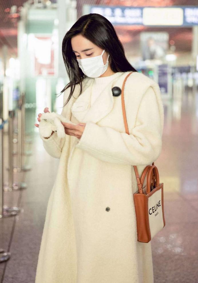 绉嬪啲瀛ｄ笁鍚堜竴瓒呯骇濂界湅闃查淇濇殩,绉嬪啲淇濇殩绌挎惌姣涚粧