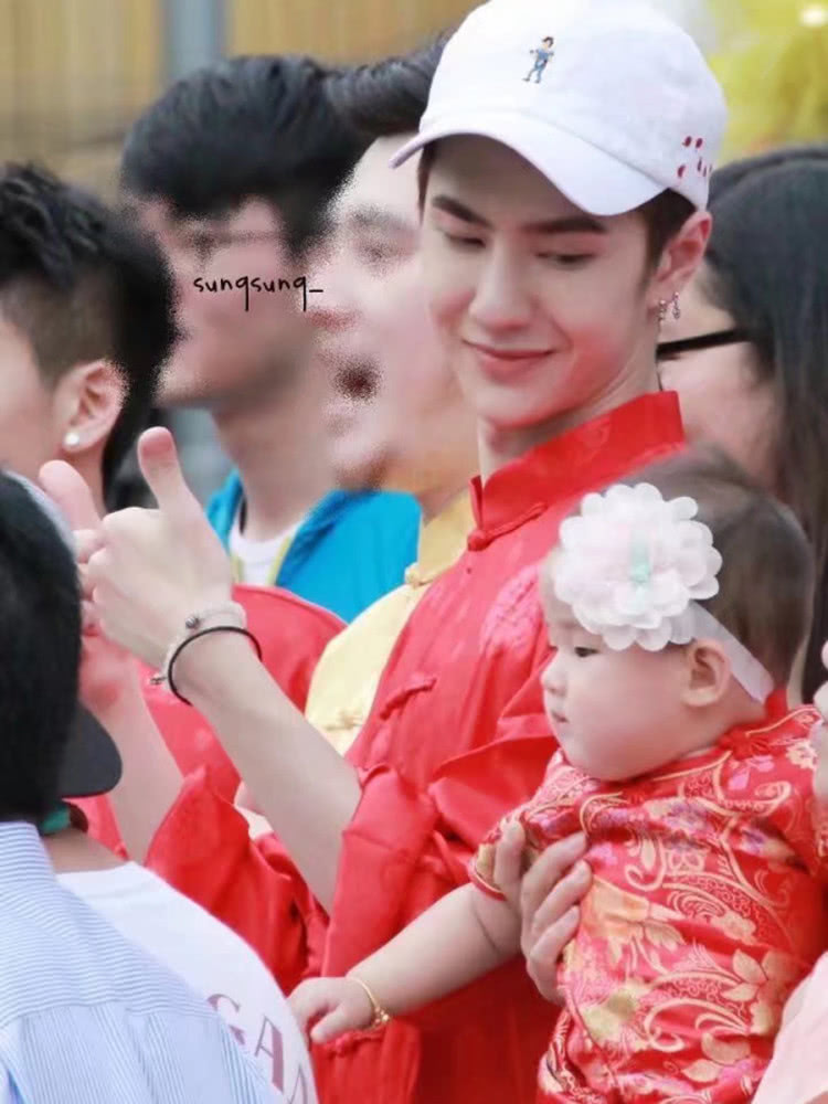 王一博穿的唐装,王一博唐装