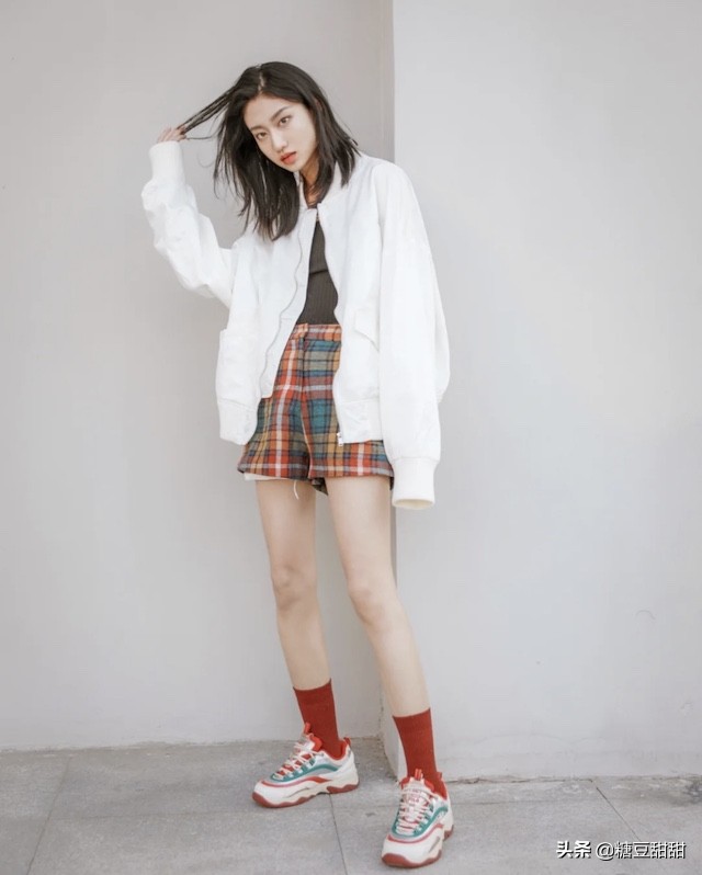 小白鞋烂大街了该穿什么鞋,小白鞋最近很火的