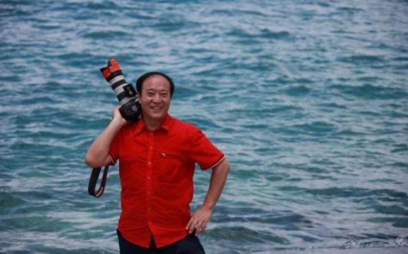 58岁丢官离婚,71岁晚景凄凉,牛群混成这样,冯巩为何不帮帮他?