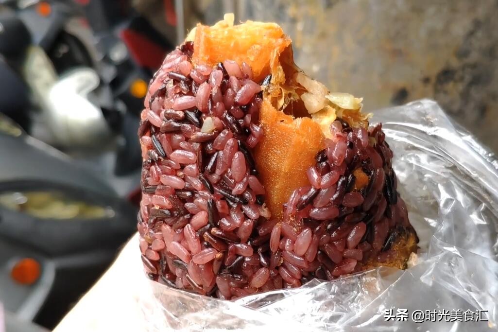 七旬老太太做包子,上海最老的粢饭团