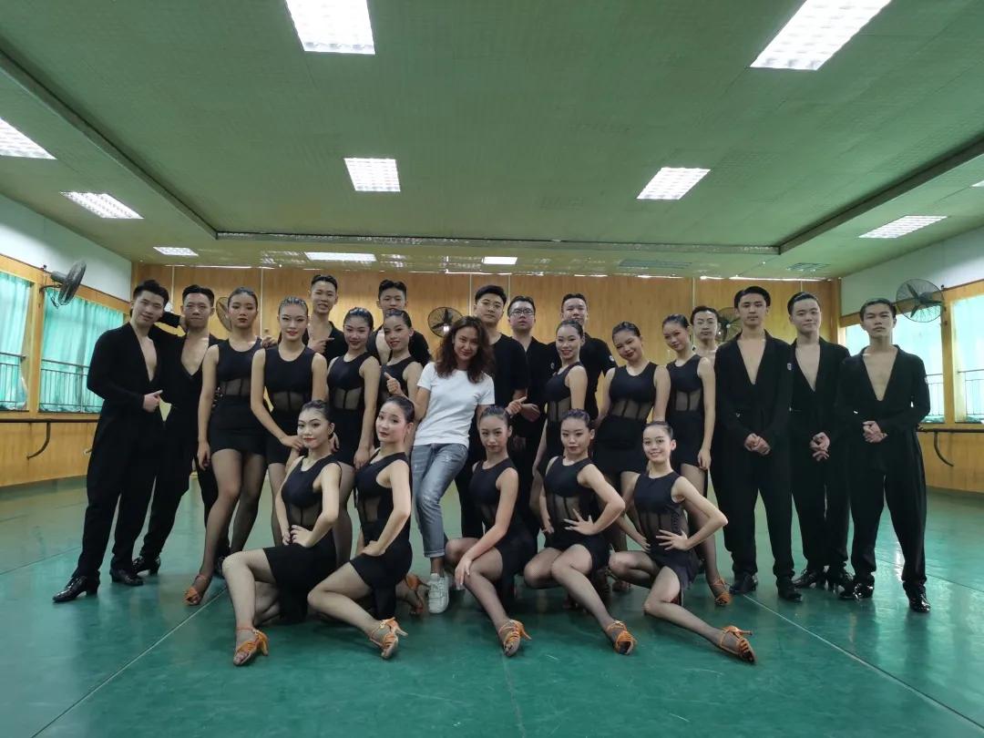 张丁方跳舞,世界冠军张丁方老师