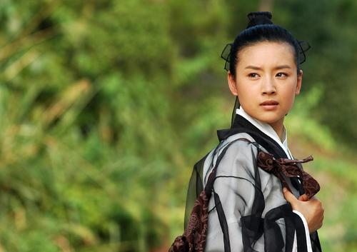 好看的草地拍照技巧,草坪拍照怎么拍出复古感