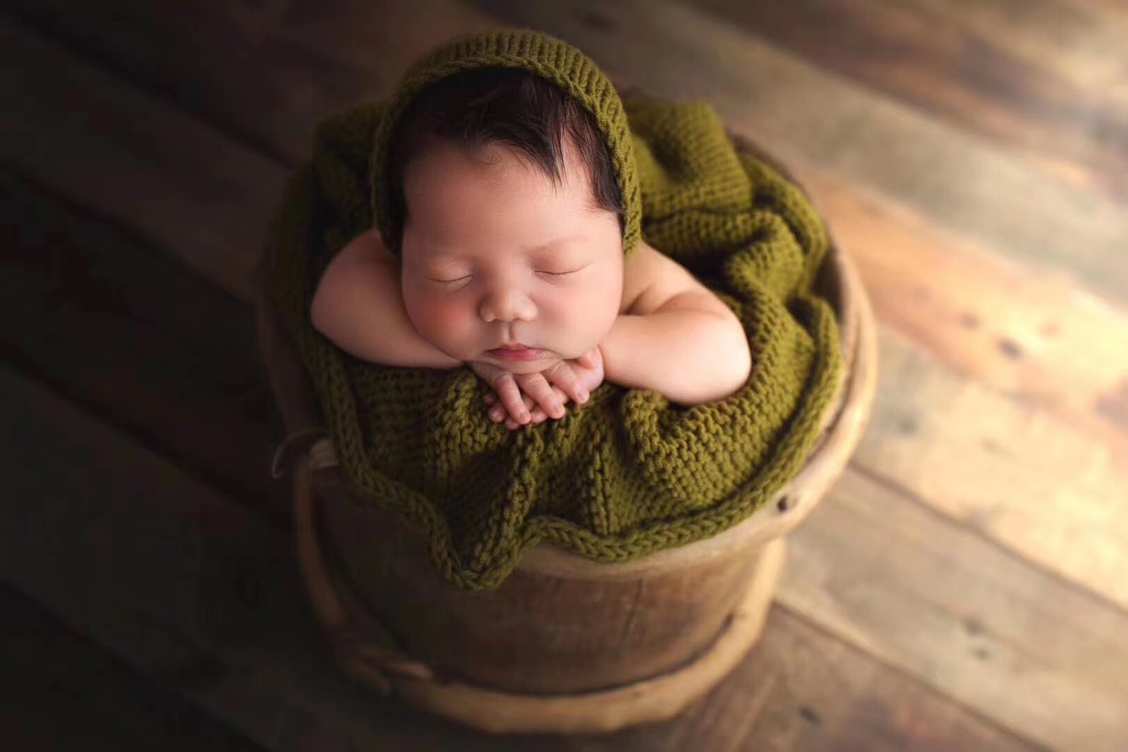 2岁女孩游泳10分钟横渡沾天湖,一岁女童10分钟横渡沾天湖