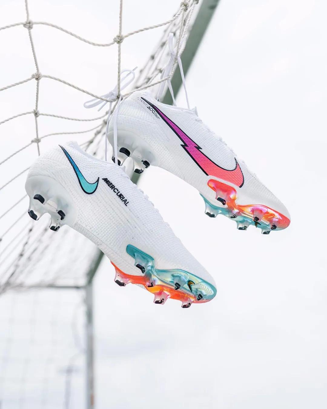 公认脚感性价比最好的10双足球鞋,建议买什么又帅气又好看的足球鞋