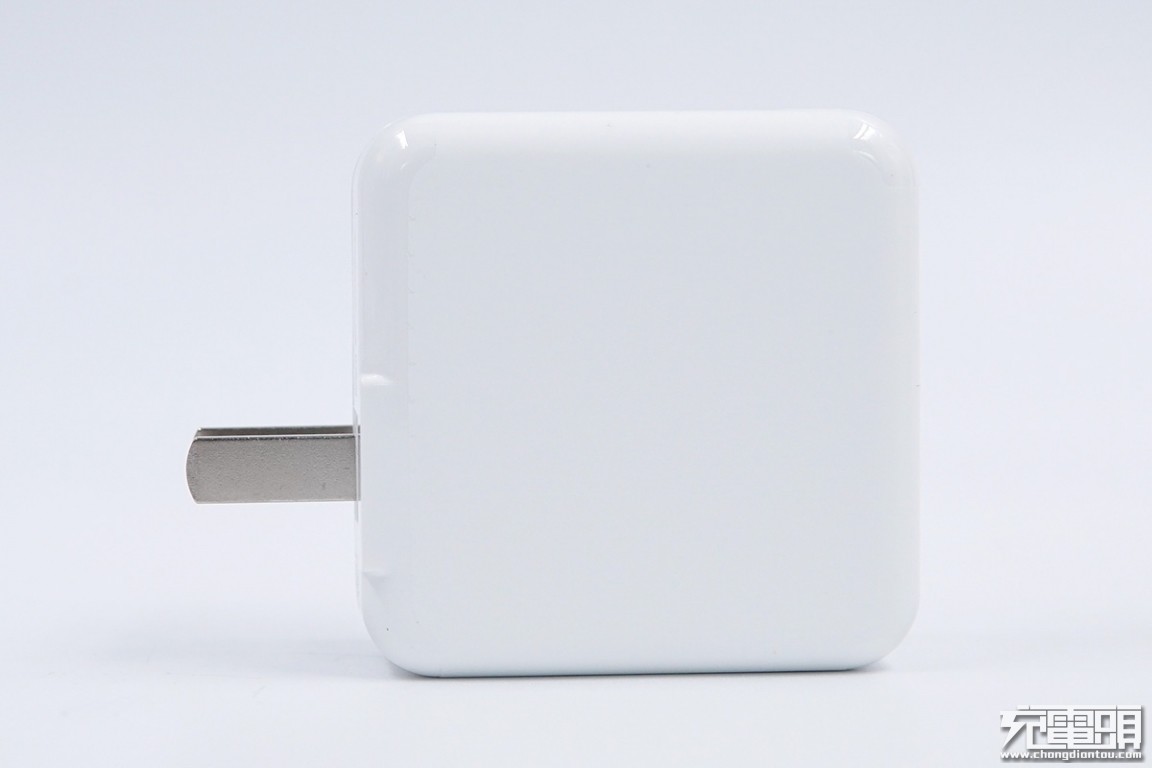 vivoiqooneo5充电,iqoo5支持66w快充