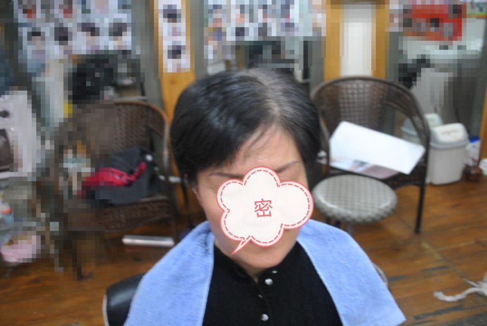 遮盖白发头顶的假发,假发遮盖白发发型