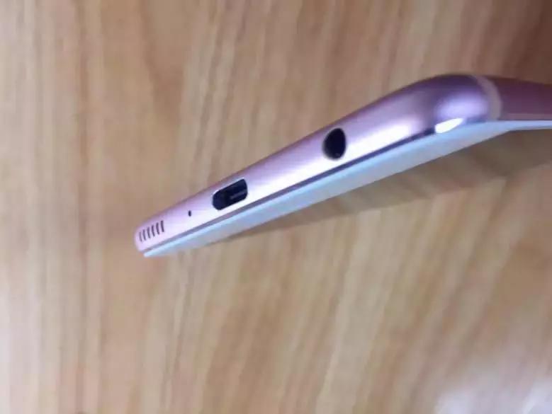 手机掉到水里最有效的方法,手机进水快速急救办法看这里