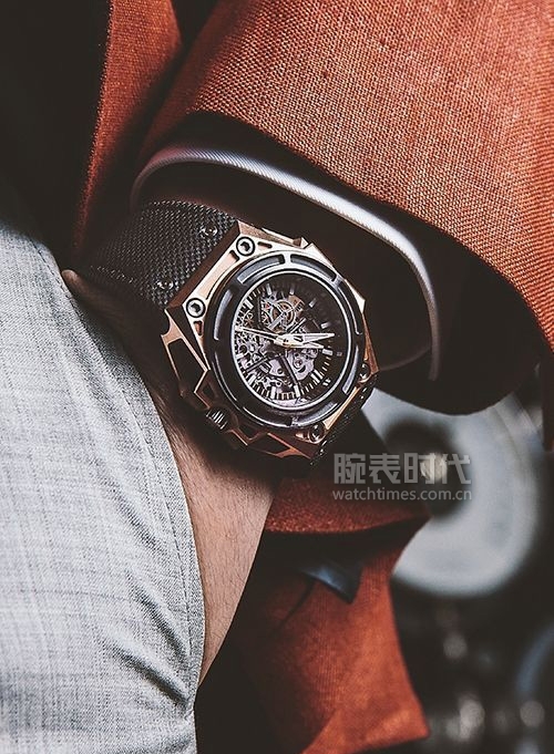 你戴的是什么眼镜呢,你戴的是有色眼镜吗