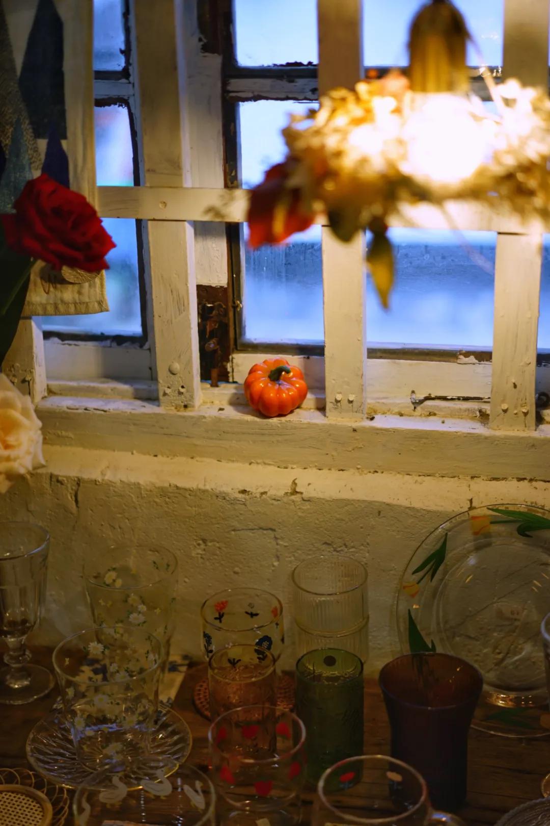 成都两个小姑娘开的老房子花艺杂货铺，外地游客不远千里专程打卡