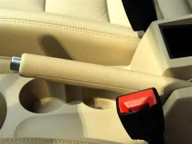 刹车失灵前通常会出现这几大征兆,刹车失灵怎么自救一键启动