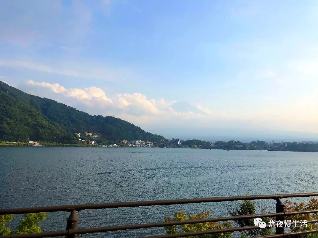 未见富士，幸运依在-秀峰阁湖月