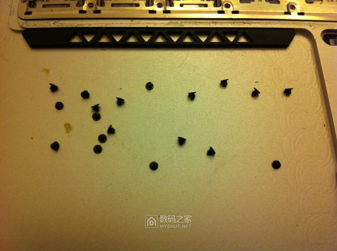 苹果笔记本macbookair7999,苹果笔记本11.6寸macbookaira1370