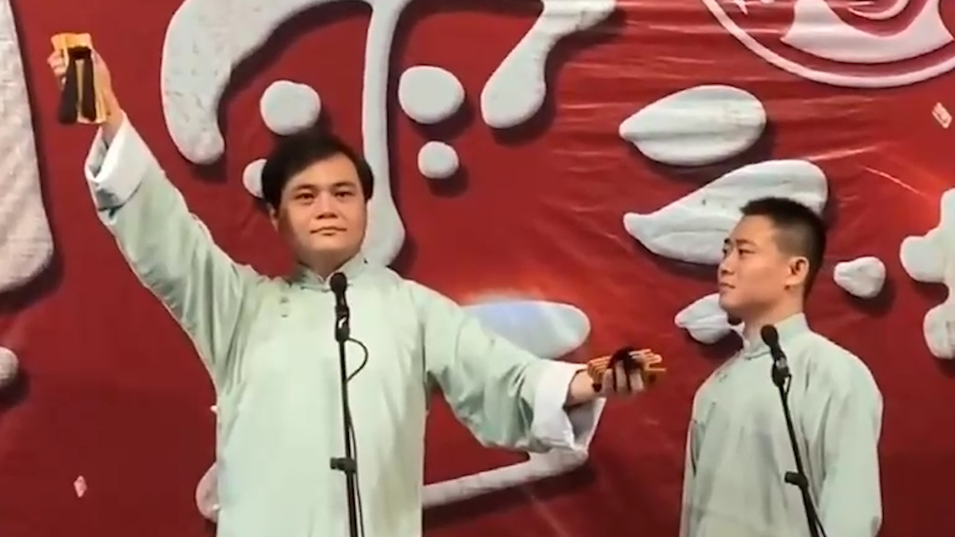 岳云鹏向男足道歉，高峰被国安粉丝堵，女足胜利后德云社争议不断