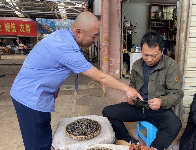 昆明木水花野生菌今天的行情视频 (云南昆明木水花野菌市场)