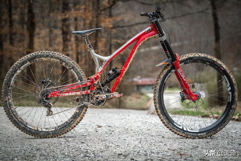山地车的避震为什么那么硬,山地车有避震就可以为所欲为吗