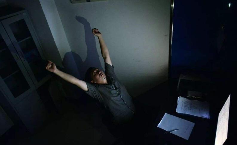 领导发信息下属回复好,领导发信息没及时看到后该如何回