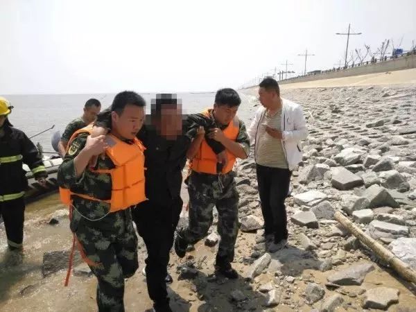 男子跳海自杀被警察救起：“我是一名逃犯”，因生意失败诈骗1000余万元赌博，输光后跑路