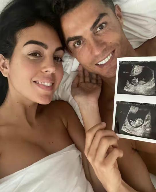 c罗生双胞胎时有女友吗,c罗现女友有孩子了吗