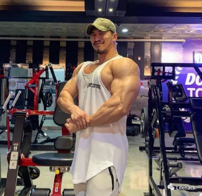 肌肉男女实力强啪，帅翻整个健身圈